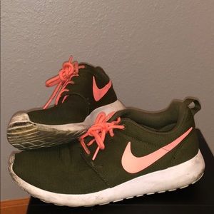 Women’s Nike Roche Green and Pink Tennis shoes